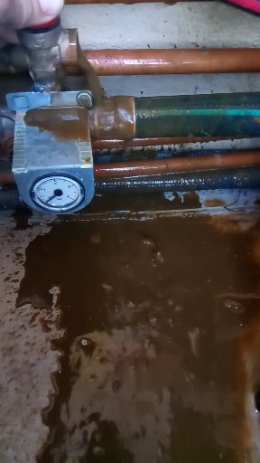 Reparación agua del sistema de calefacción con lodos